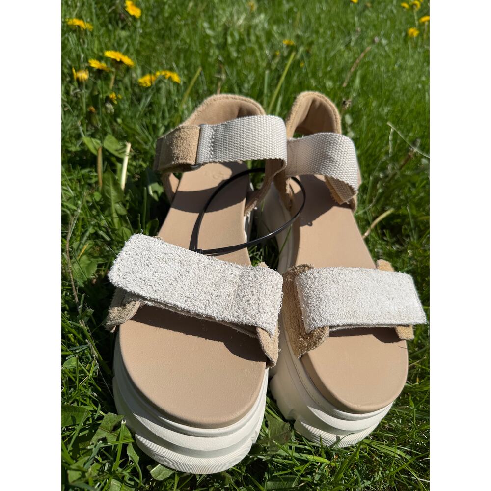 UGG Ashton Ankle Sandal, Size 9 - Picture 5 of 5